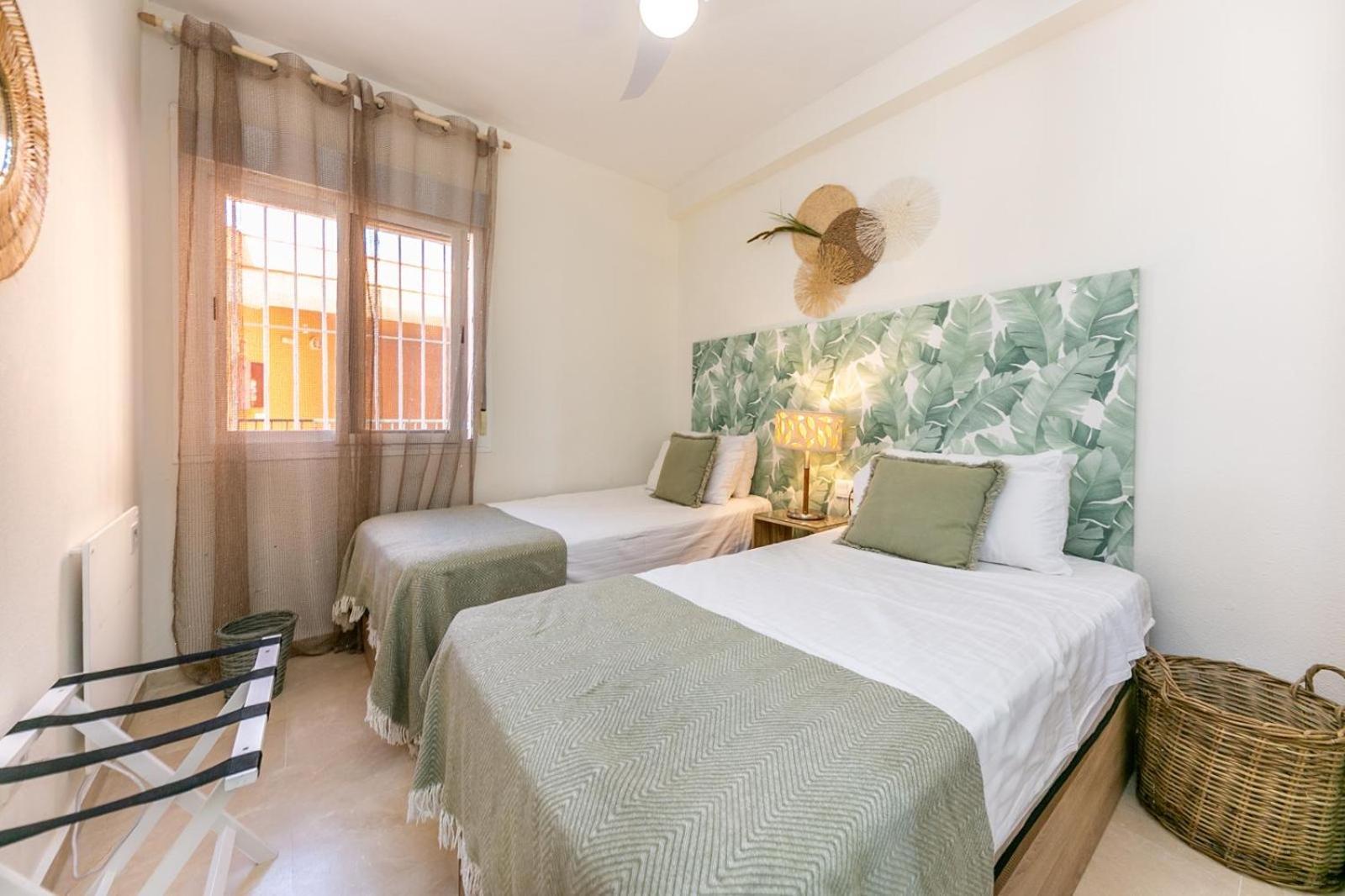 Penthouse Beach Apartment ฟูเอนฮิโรลา ภายนอก รูปภาพ